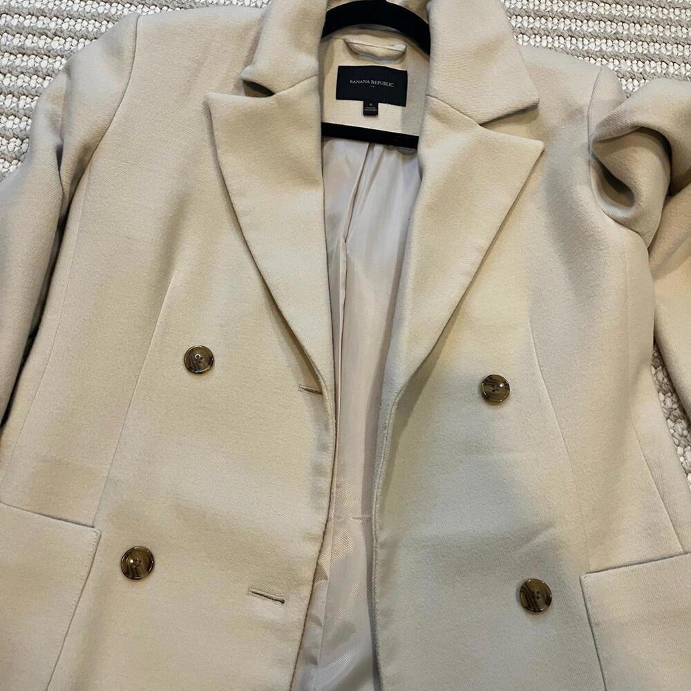 Banana Republic Cream Double Breasted Trench Coat - Picture 2 of 4